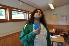Muzammil löste rubiks storebror - häftigt!